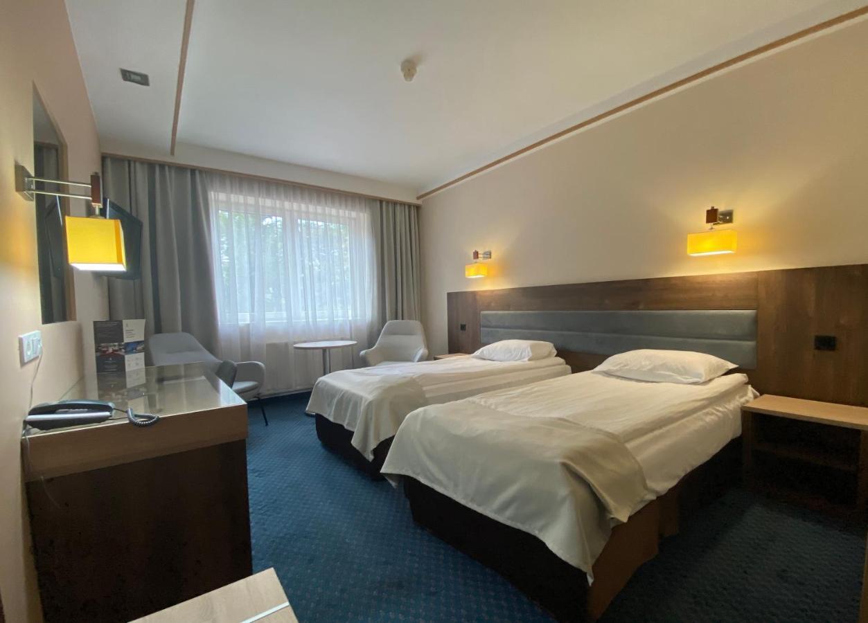 Hotel Ambasador Chojny Лодзь Екстер'єр фото