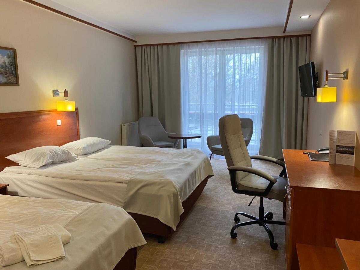 Hotel Ambasador Chojny Лодзь Екстер'єр фото