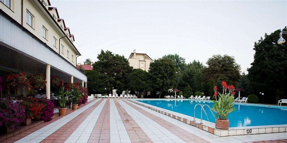 Hotel Ambasador Chojny Лодзь Екстер'єр фото