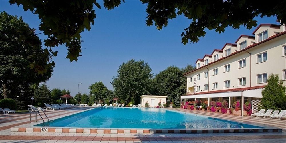 Hotel Ambasador Chojny Лодзь Екстер'єр фото