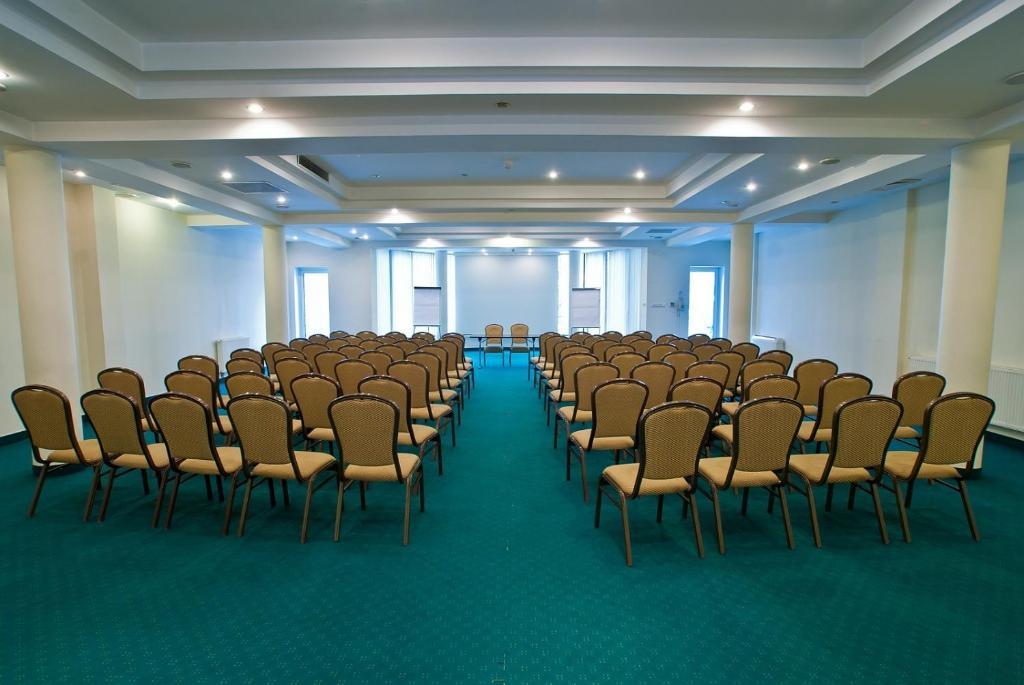 Hotel Ambasador Chojny Лодзь Екстер'єр фото